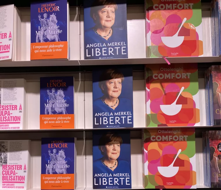 "Freiheit" - schon übersetzt und brandneu in der Genfer Bahnhofsbuchhandlung "Freiheit" - schon übersetzt und brandneu in der Genfer Bahnhofsbuchhandlung