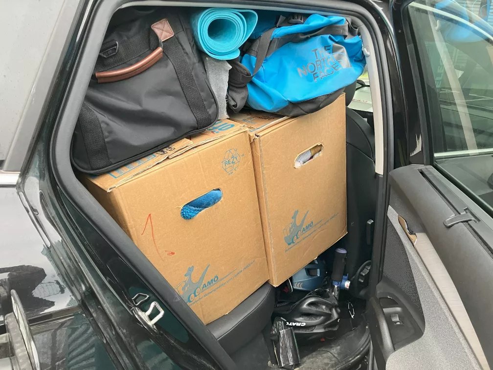 Seby und Gepäck fahren Auto Seby und Gepäck fahren Auto